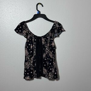 Forever‎ 21 Women Black Top Blouse Open Back Size M.